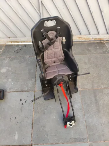 Cadeirinha para bicicleta traseira Polisport Dusky com cinto 3 pontos até 22kg