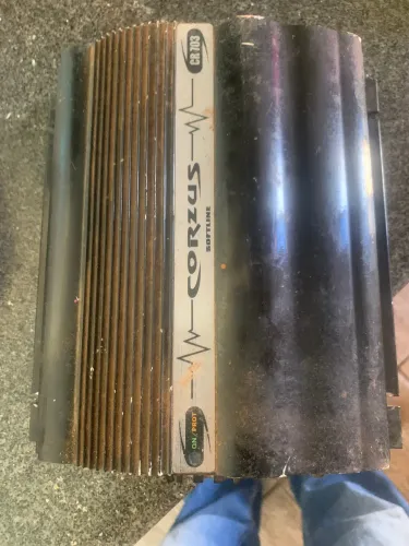 vendo essa caixa de som e essa potência CR703 boa pra fazer anúncio ou trabalhar