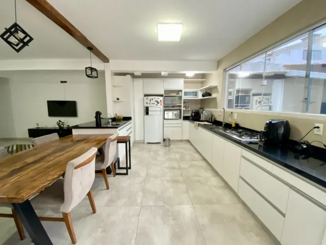 Excelente casa com 4 dormitórios no Jardim Atlântico - Florianópolis SC