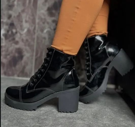 BOTA DE COURO VERNIZADO 