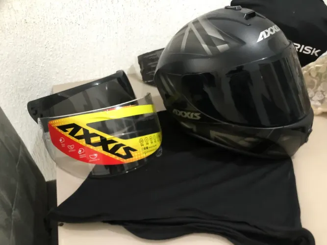 Kit Capacete Axxis e Norisk + Cavalete 