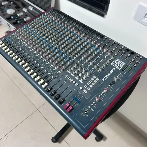 Mesa de som Allen&Heath Zed R16