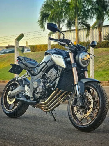 HONDA CB 650R 2021 | 18.700 KM | 4 CILINDROS | ESCAPAMENTO FIRETONG FULL | PNEUS METZELER