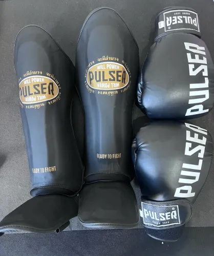 Kit Luva e Caneleira Pulser