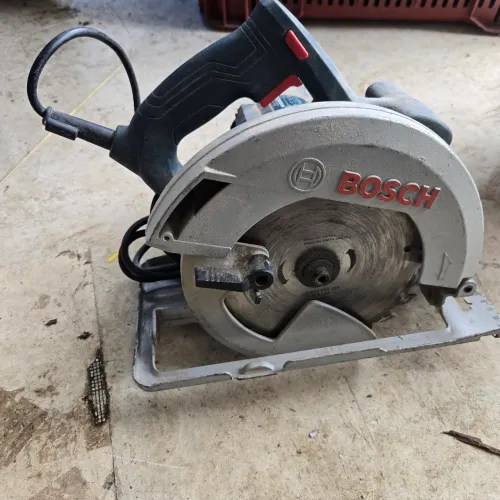 Serra circular bosch 220v 1500 w