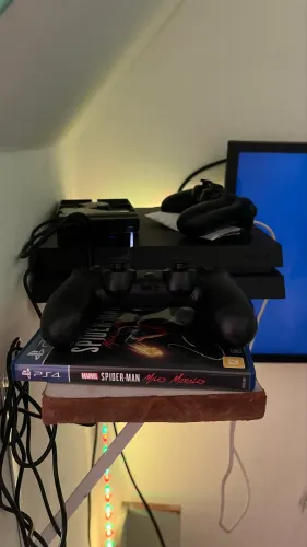 Vendo Ps4 ou faço troca vai com hd de 1tb