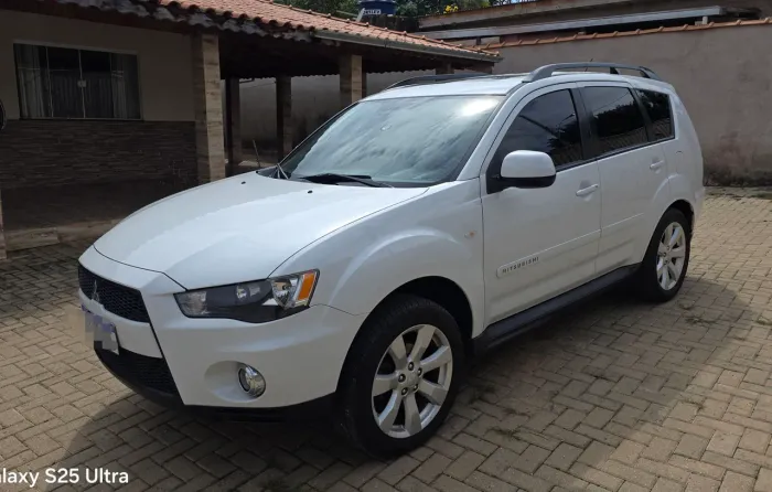 Mitsubishi Outlander 2.0 16V 160cv Aut. 2013