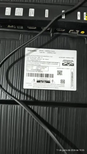 TV Samsung 55 polegadas modelo UN55NU7400G com defeito.