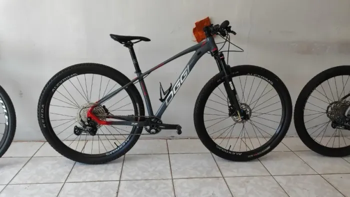 Bicicleta 29 Oggi Big Wheel 7.2 Eixo Boost tamanho 15 Deore 12v