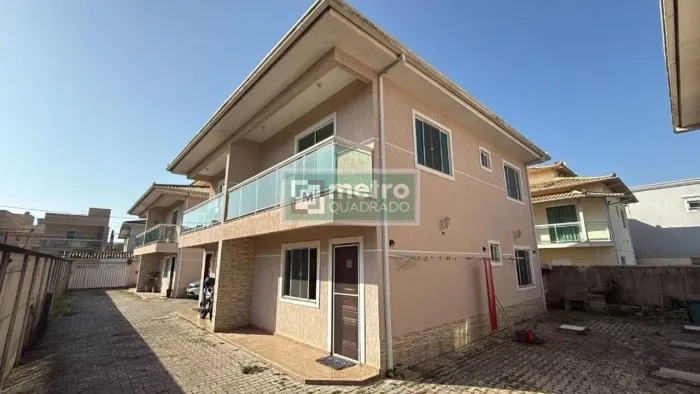 Casa com 3 dormitórios para alugar, 112 m² por R$ 2.790,60/mês - Costazul - Rio das Ostras