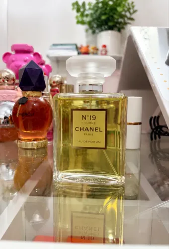 Perfume Chanel 19 poundré 100 ml 