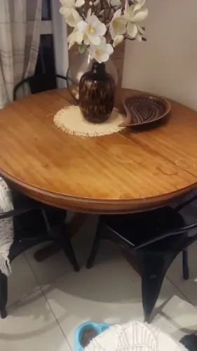 Mesa de madeira redonda para reforma .