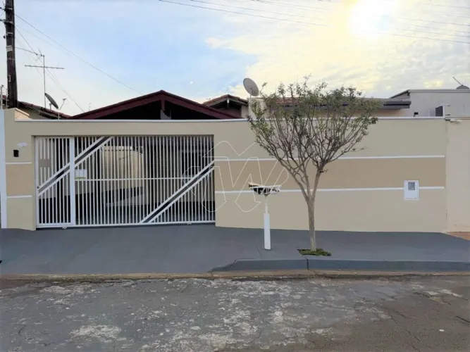 Locação de Casas / Padrão na cidade de Araraquara