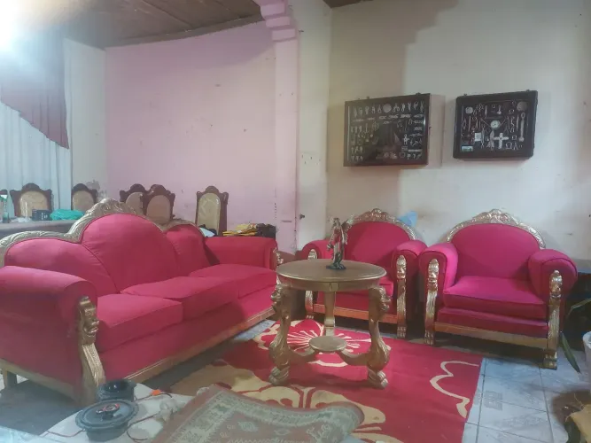 Vendo lindo Sofá pata de leão para decorar sua casa, antiquídade 