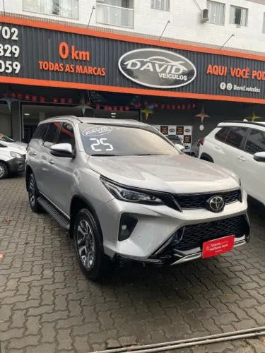 Toyota Hilux SW4 SRX Plat. 4X4 2.8 TB Die. Aut. 2025
