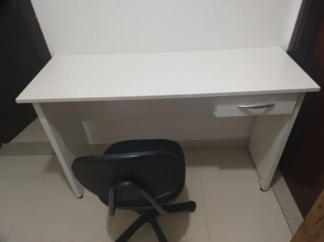 Mesa escrivaninha MDF+ cadeira giratória