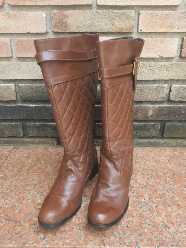 Bota couro com matelasse num.36