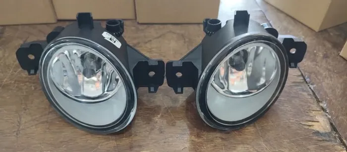 Farol milha versa Clio master 