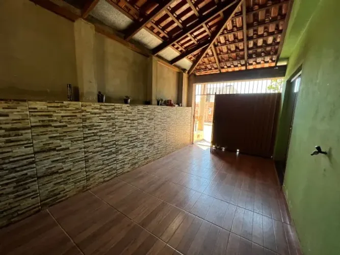 Casa excelente em Mateus leme-MG, com dois pavimentos, em uma área de 400m². 