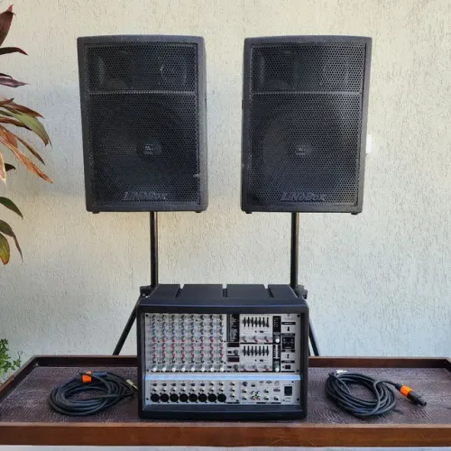 Mesa Amplificada 10 Canais Behringer 800W + 2 Caixas JBL Passivas