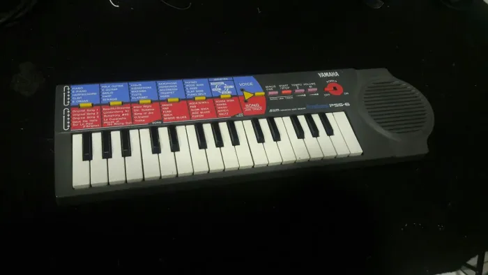 Mini Teclado Yamaha para crianças