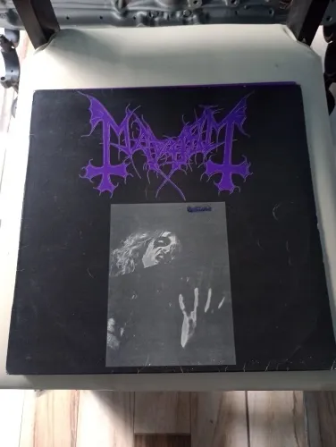 Capa + encarte do LP Mayhem - Live in Leipzig