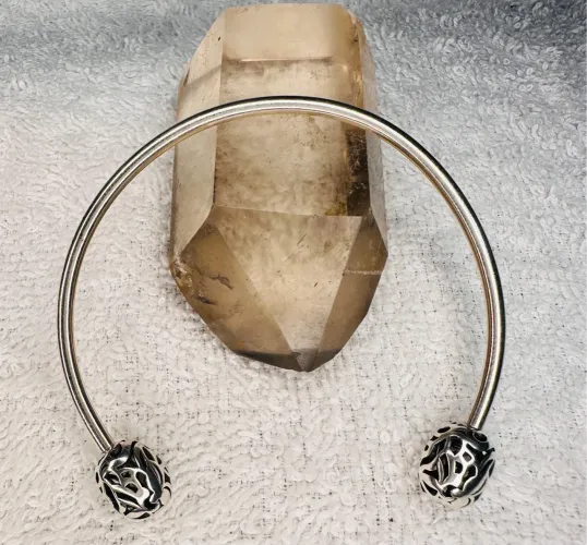 Pulseira de prata para berloques Pandora e Vivara