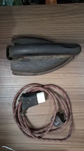Ferro elétrico antigo