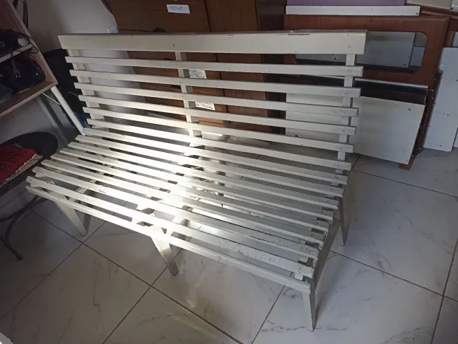 Banco de madeira branco - ótimo estado