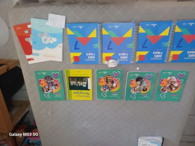 Vendo livros AMPLIA 7 ano