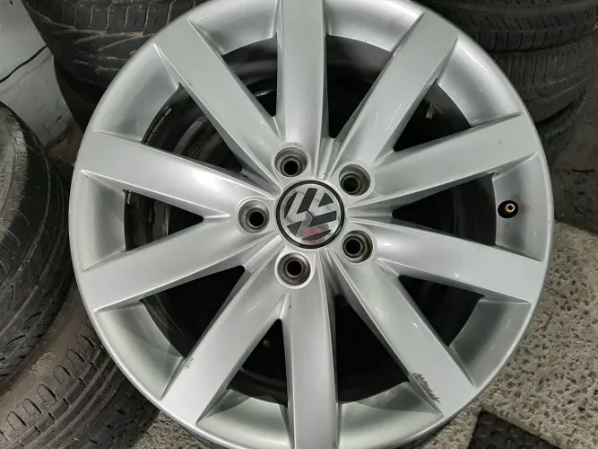 Roda aro 17 Volkswagen Jetta prata jogo originais 5x112