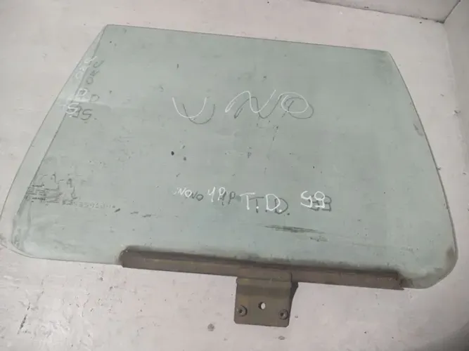 Vidro traseiro direito Fiat uno 99 4p