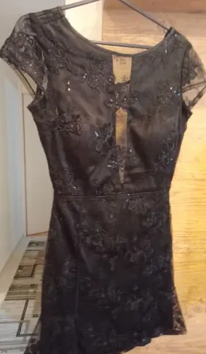 Vestido preto de renda