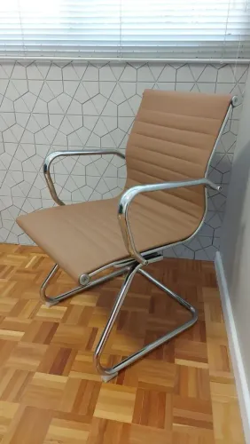 Conj. 2 cadeiras Charles Eames Eiffel Caramelo