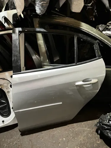 Porta Traseira Esquerda Yaris Hatch 