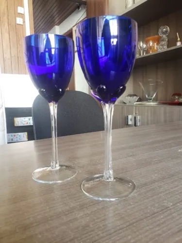 CONJUNTO DE 2 TAÇAS TRAVESSA QUADRADA EM CRISTAL AZUL 110,00