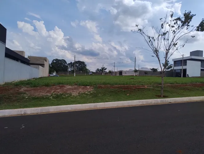 Terreno condomínio residencial parque dos sabiá 