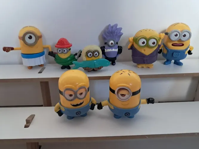 Lote 8 miniaturas colecionáveis Minions 