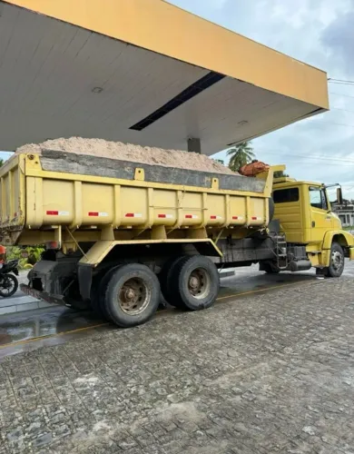 REPASSE! Caminhão caçamba 1620