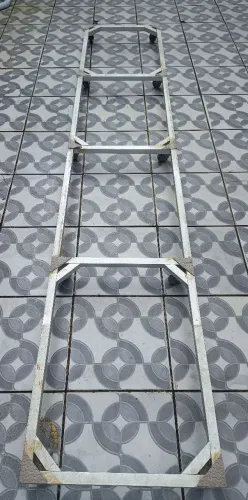 Suporte para Guarda roupas de alumínio com Rodinhas