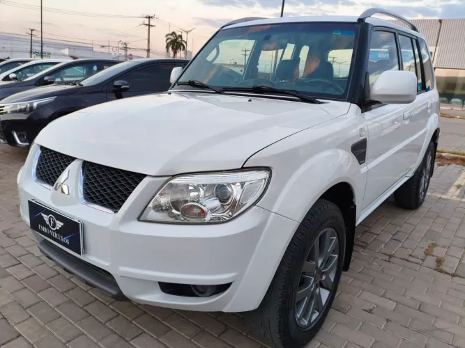 Pajero TR4 4x2 AT 2013