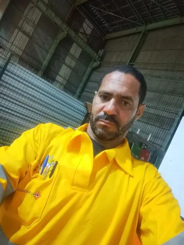 Faça servico de encanador hidráulico e marido de aluguel em geral.zap *