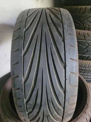 01Pneu 255 45 18 Toyo 90%(só um) em até 10x de R$34,00 no cartão de crédito