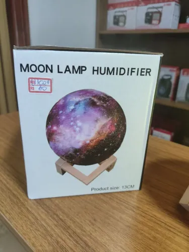 Umidificador de Ar Lua Com LED Com Capacidade de 880ML de Água 