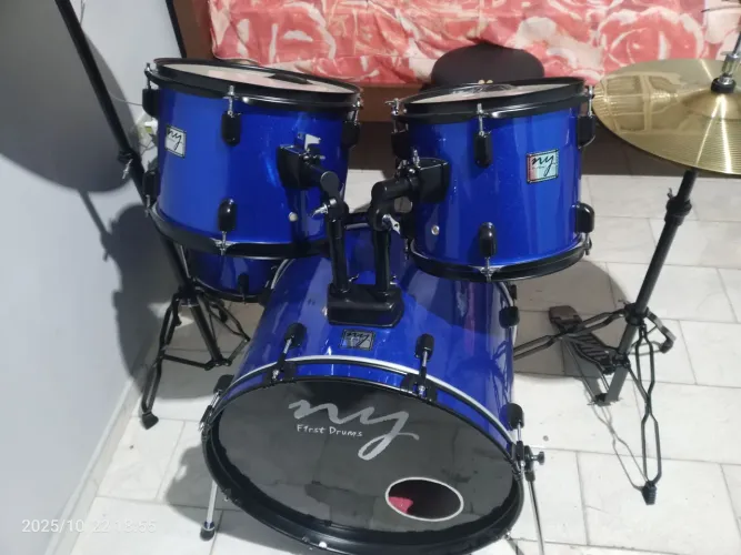 Bateria acústica 2TE bl-ny first drums