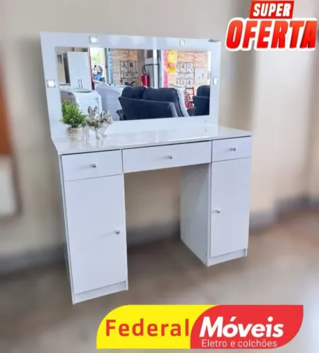 Penteadeira com Espelho e Luzes - Nova e Perfeita para o seu Cantinho!