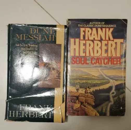 Livros cada livro - R$35,00 - Dune Messiah / Soul Catcher - Frannk Herbert