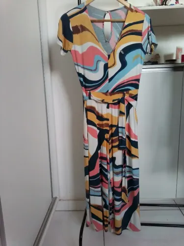 Macacão Malha estampado, com bolsos e cinto.