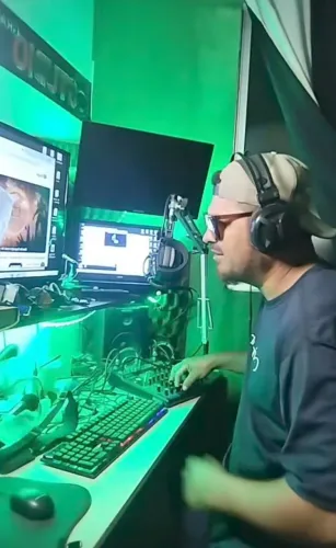 Gravação de vinhetas propagandas , menagens ao vivo e muito maís