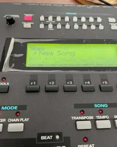 Sequencer Roland MC80 com plastico na tela RARIDADE !!!